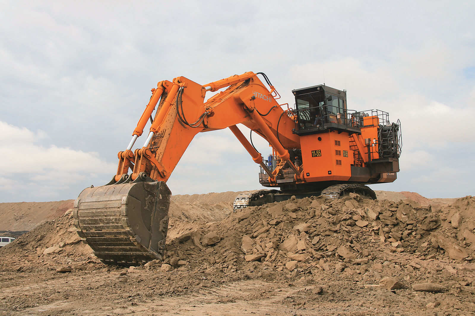 Hitachi EX2500 Excavator